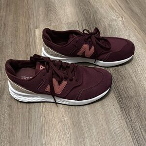 New Balance Tennis Shoe